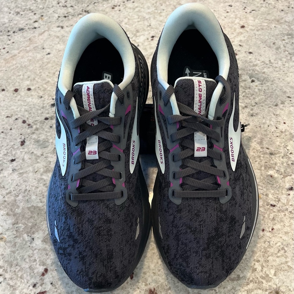 BROOKS Women’s Adrenaline 23. Sz.9 Very. Good condition. Lots of tread left.